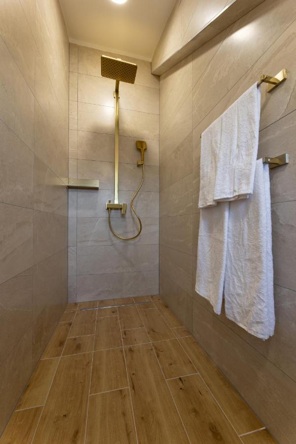 Palace Luxury Suites สปลิท ภายนอก รูปภาพ
