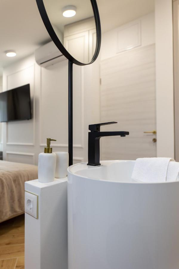 Palace Luxury Suites สปลิท ภายนอก รูปภาพ