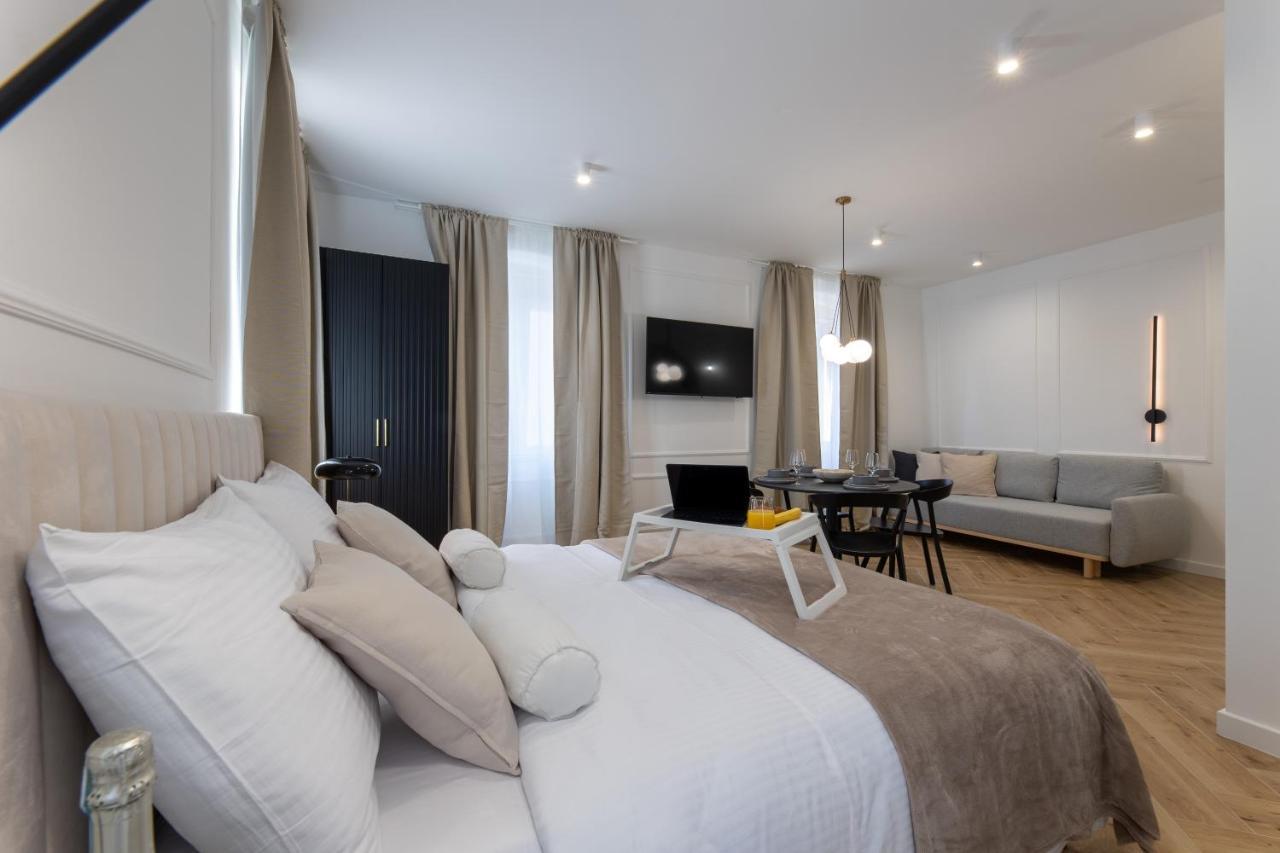 Palace Luxury Suites สปลิท ภายนอก รูปภาพ