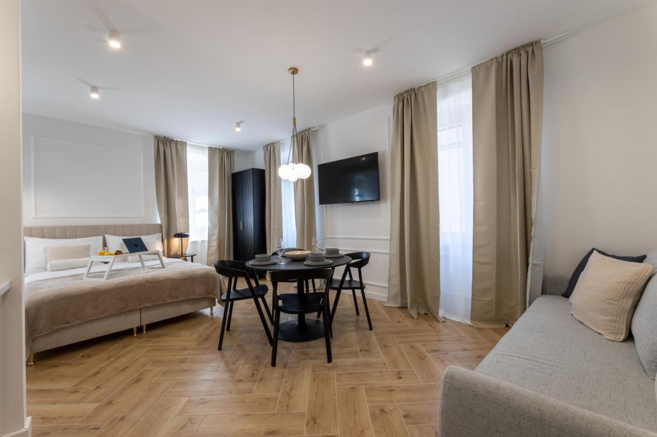 Palace Luxury Suites สปลิท ภายนอก รูปภาพ