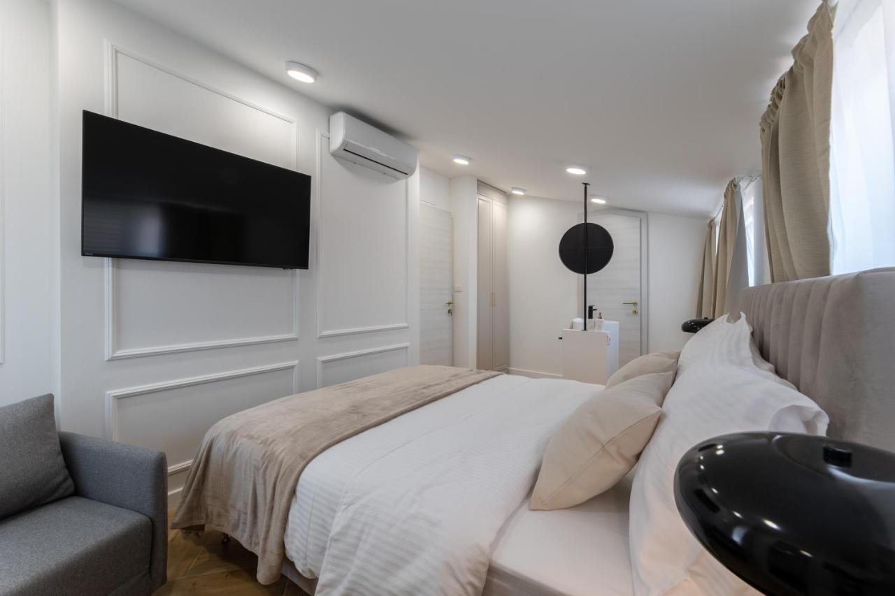 Palace Luxury Suites สปลิท ภายนอก รูปภาพ
