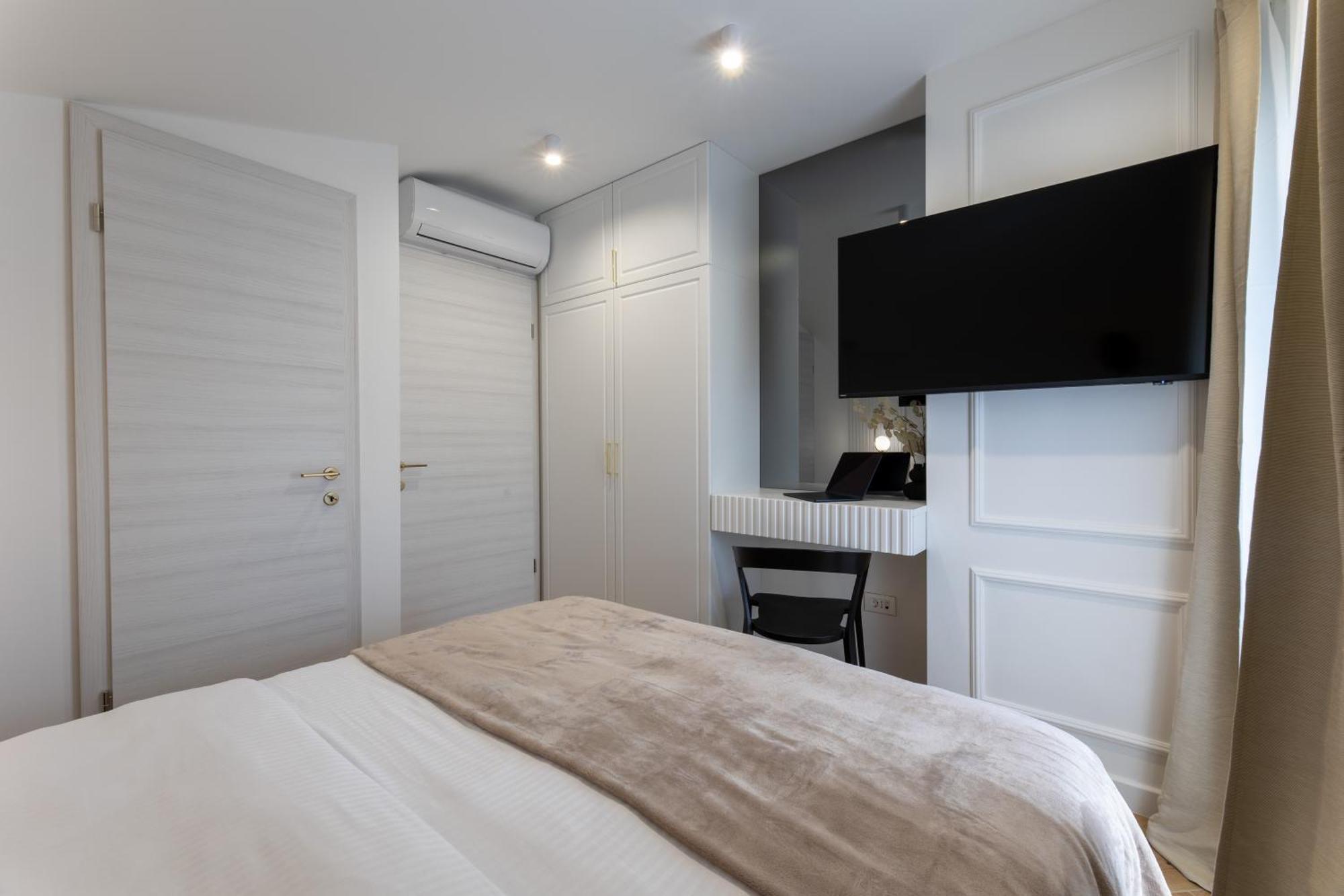 Palace Luxury Suites สปลิท ภายนอก รูปภาพ