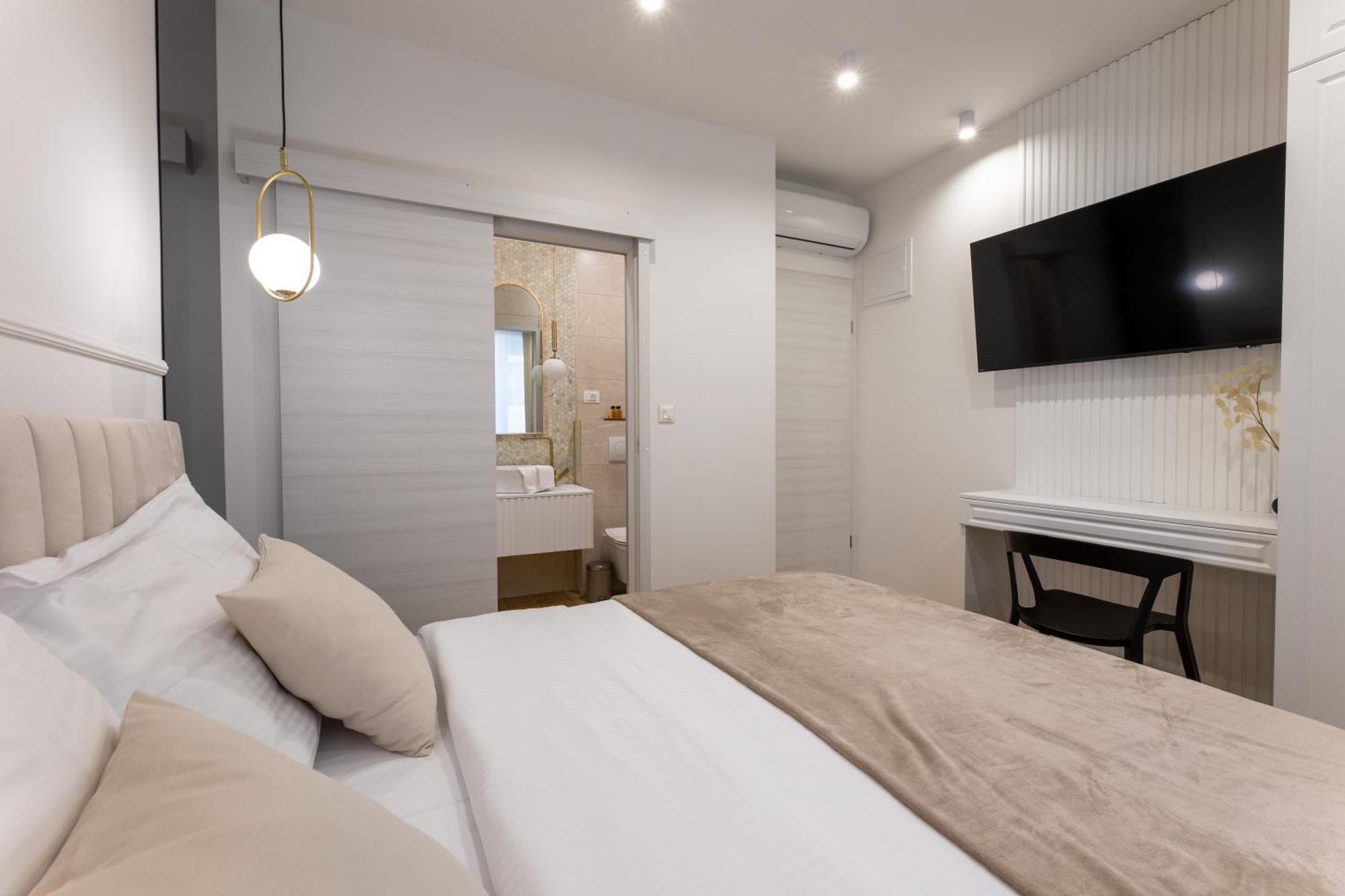 Palace Luxury Suites สปลิท ภายนอก รูปภาพ