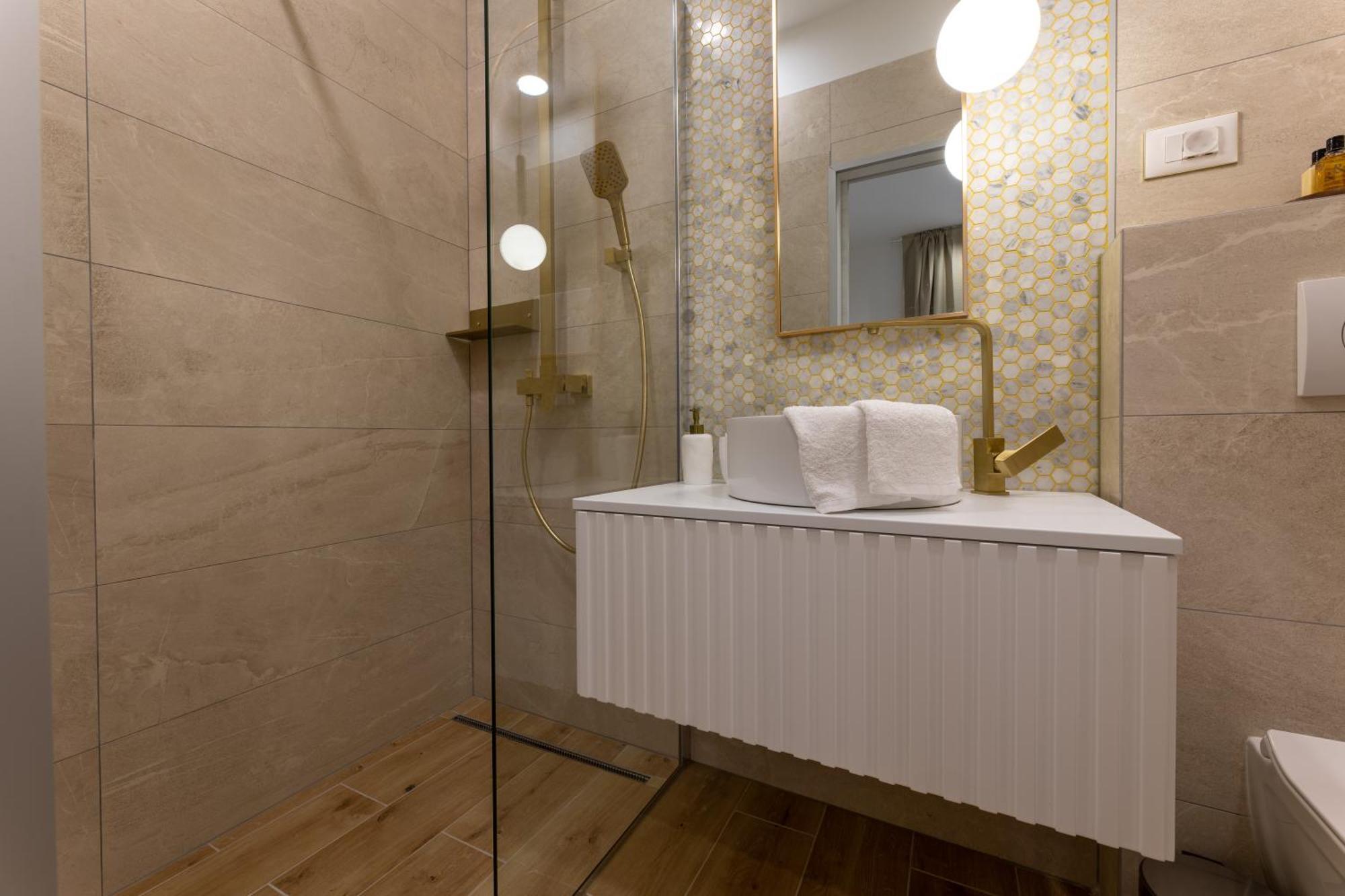 Palace Luxury Suites สปลิท ภายนอก รูปภาพ