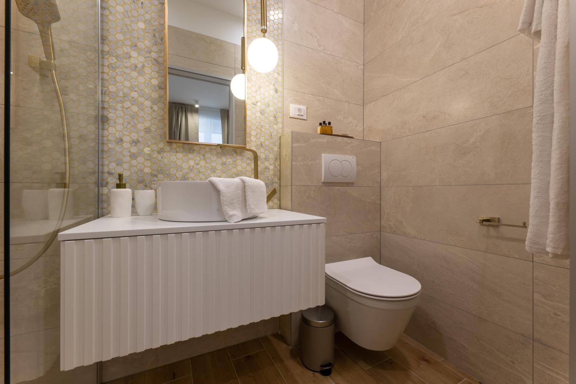Palace Luxury Suites สปลิท ภายนอก รูปภาพ