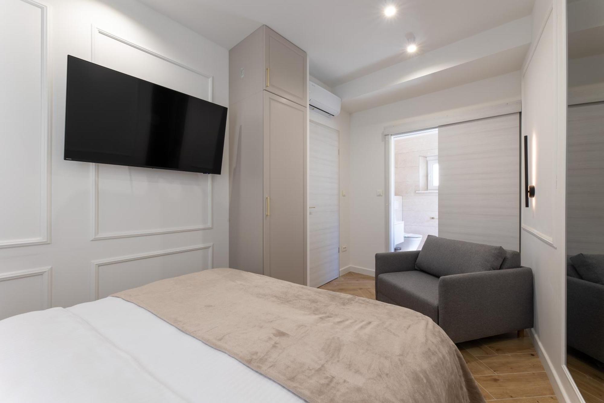 Palace Luxury Suites สปลิท ภายนอก รูปภาพ