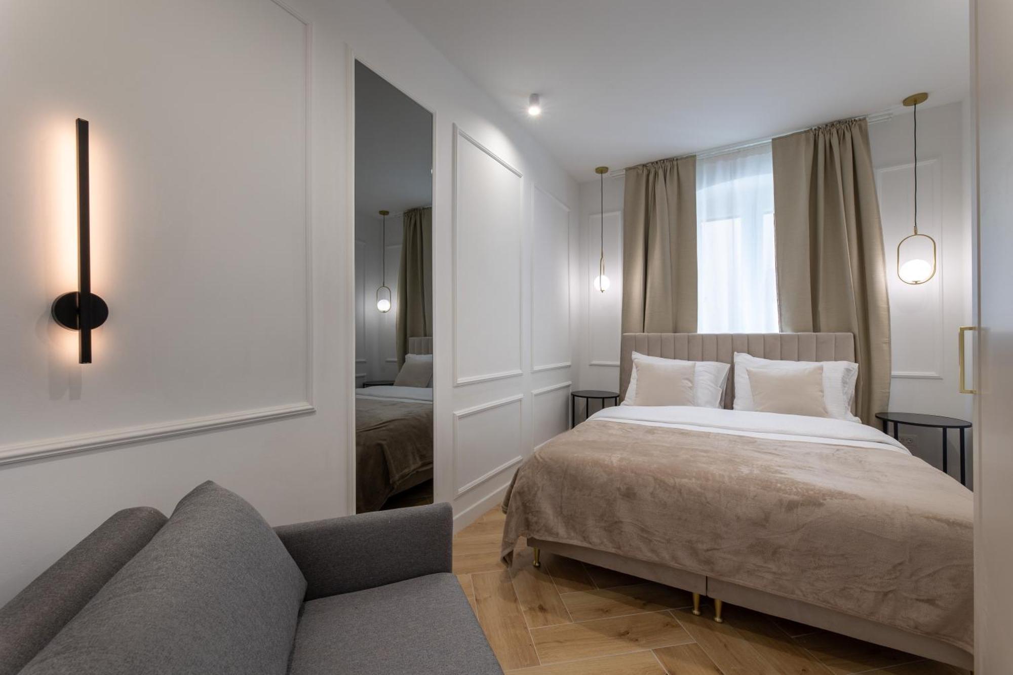 Palace Luxury Suites สปลิท ภายนอก รูปภาพ